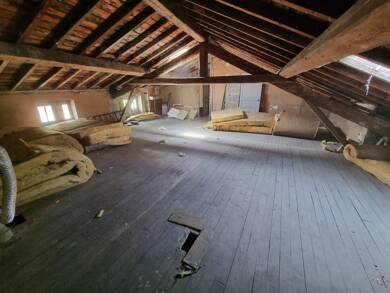 Appartement à vendre 28 000 € 2 pièces 1 chambre 85 m² Dernier étage, Étage 3/3 Le Puy-en-Velay 43000