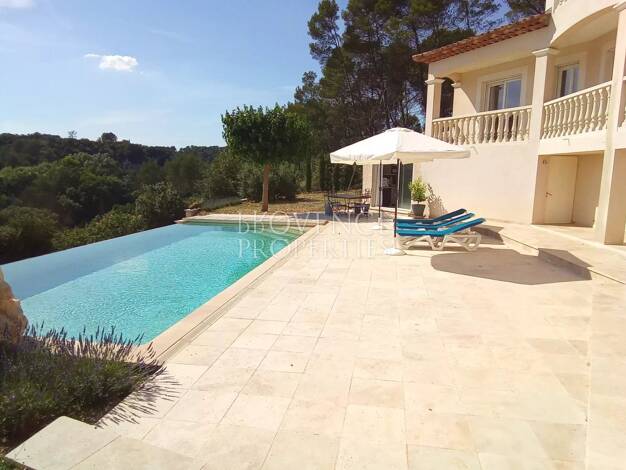 Villa à vendre 550 000 € 6 pièces 3 chambres 136 m² 2 000 m² de terrain Barjols 83670