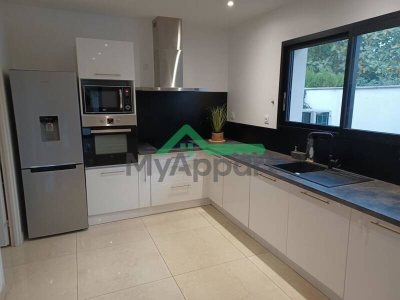 Maison à louer, 0m², LYON 8E