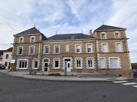 Immeuble à vendre 129 000 € 225 m² Neuvy-Grandchamp 71130