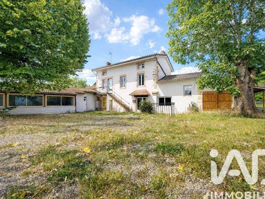 Maison à louer 2 500 € 3 pièces 1 chambre 290 m² 1 500 m² de terrain Peripherie Tournus 71700