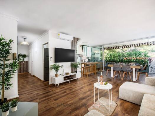 Appartement à louer 4 000 € 4 pièces 3 chambres 80 m² Étage 10/10 Beausoleil 06240