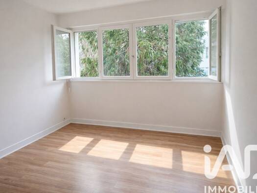 Appartement à vendre 141 000 € 3 pièces 2 chambres 60,7 m² RDC/5 Les Cinéastes Épinay-sous-Sénart 91860