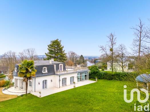 Demeure à louer 6 000 € 9 pièces 5 chambres 230 m² 3 052 m² de terrain Varenne-Centre-Rive Charmante Noisy-le-Grand 93160