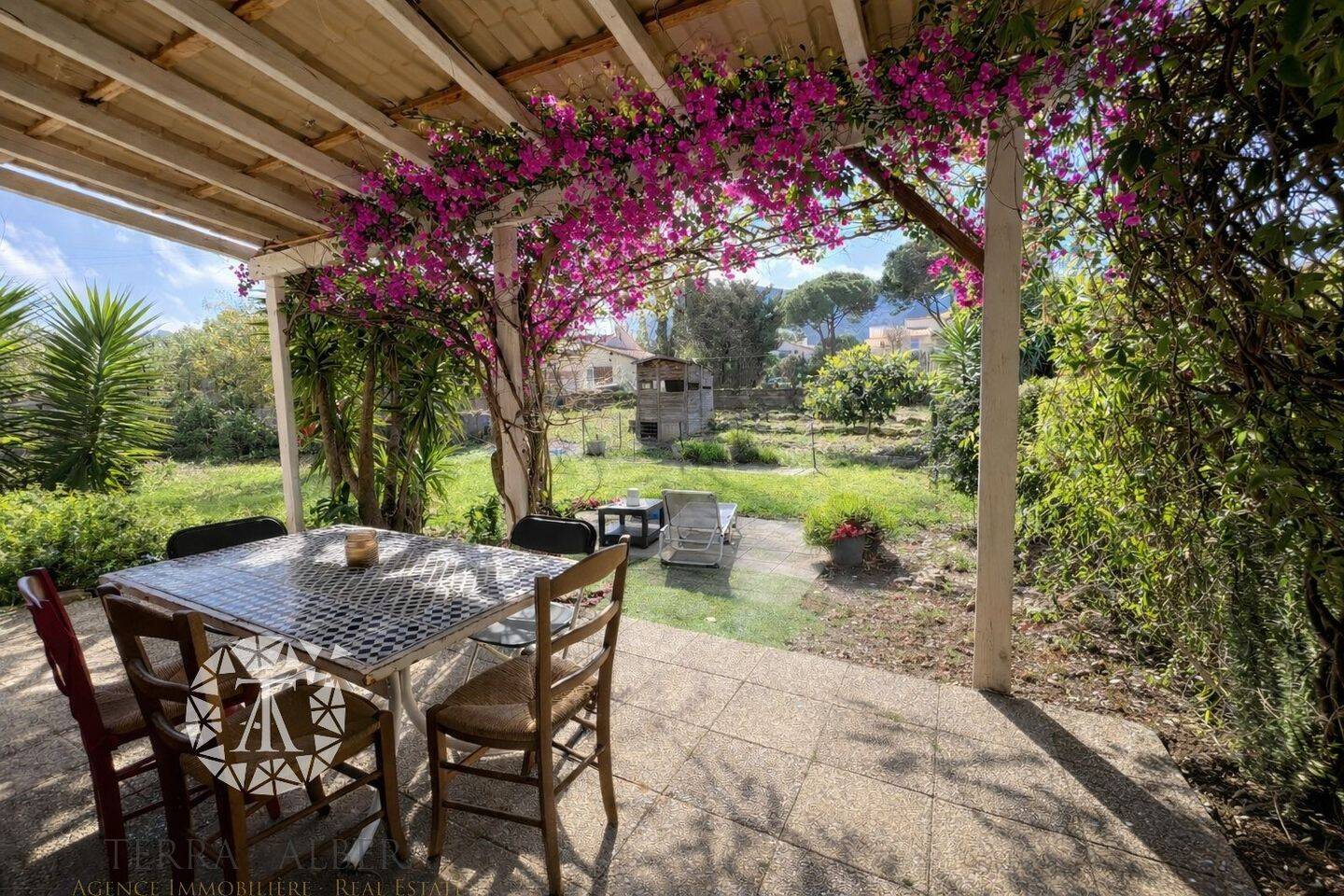 Maison à vendre, 360m², LAROQUE DES ALBERES