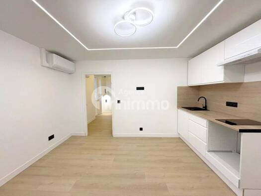 Appartement à louer 750 € 2 pièces 1 chambre 28,8 m² 1er étage Châteauneuf-Villevieille 06390