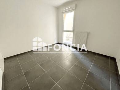 Appartement à louer 1 661 € 3 pièces 2 chambres 68 m² RDC/4 Ouest Ferney-Voltaire 01210