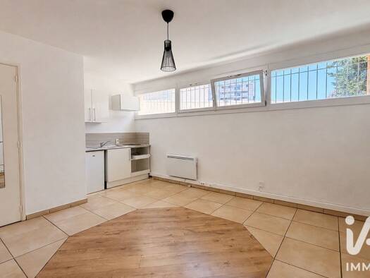 Appartement à vendre 87 000 € 1 pièce 20,3 m² Étage 1/2 Gambetta Hyères 83400