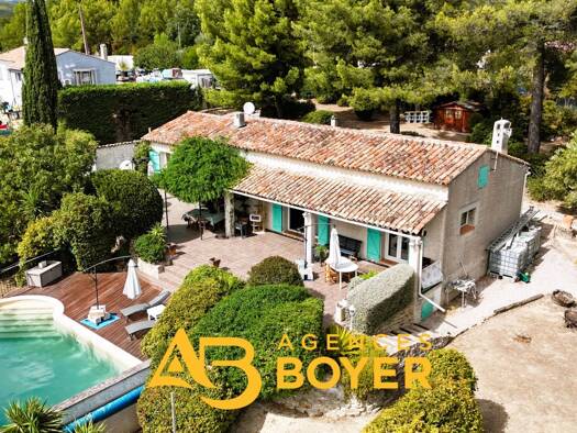 Maison de plain-pied à vendre 625 000 € 4 pièces 3 chambres 100 m² 2 458 m² de terrain Les Freres-Les Cancades-Les Ginestes Le Beausset 83330