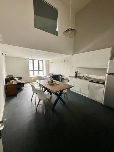Appartement à louer 2 590 € 5 pièces 4 chambres 100 m² Dernier étage, Étage 1/1 Edouard Vaillant-Vauban-Barbieux Roubaix 59100