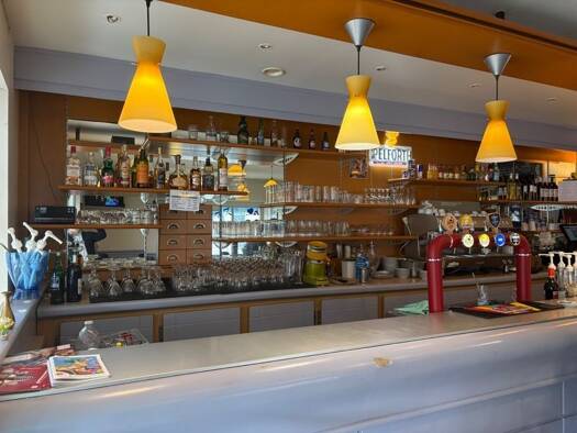 Bar / Café à vendre Fonds de commerce 374 000 € 238 m² d'espace de restauration Centre Ville Pau 64000