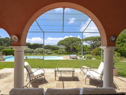 Maison en viager 8 000 000 € 10 pièces 6 chambres 300 m² 18 384 m² de terrain Zone Est Diffuse Saint-Tropez 83990