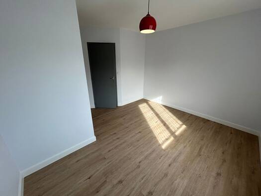 Appartement à louer 340 € 1 pièce 19 m² RDC/3 Saint Eloi-Touffenet-Breuil-Mingot Poitiers 86000