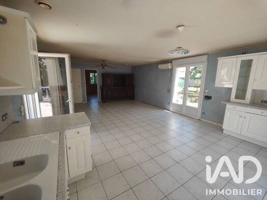 Maison de plain-pied à vendre 196 000 € 4 pièces 3 chambres 101 m² 1 390 m² de terrain Bessines 79000
