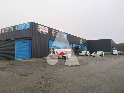 Local d'activités à vendre 2 100 000 € 2 748 m² d'espace de stockage Séméac 65600