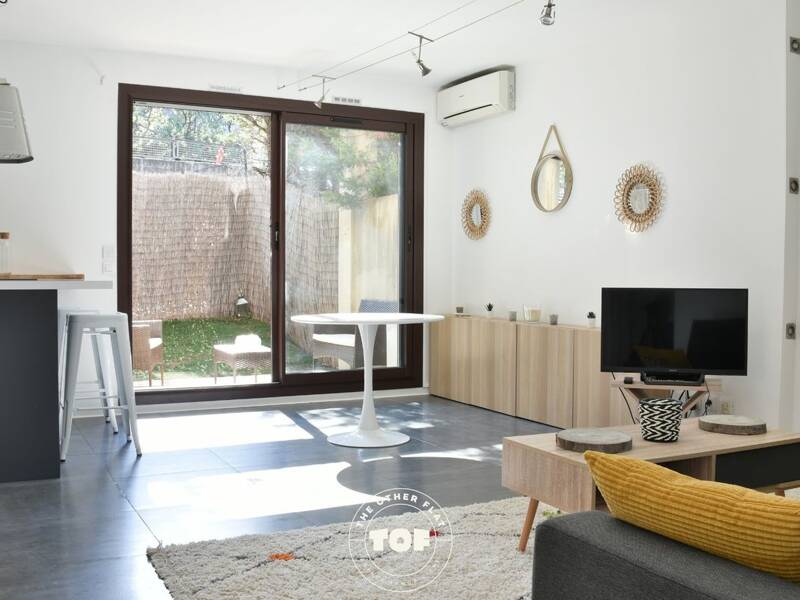 Maison à louer, 445m², MARSEILLE 8E