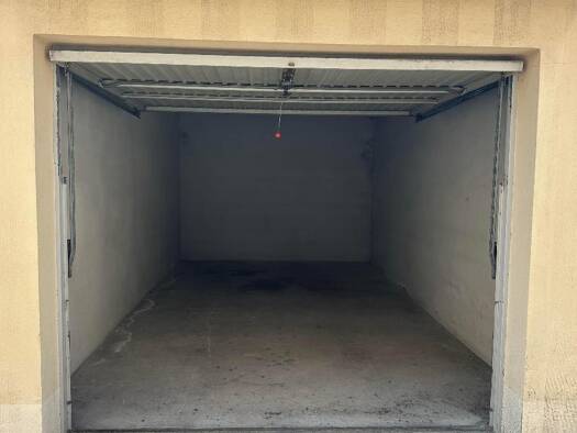 Parking à louer 115 € 13 m² Saint Ruf-Trillade Sud Avignon 84000