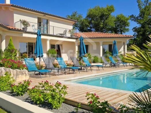 Maison à vendre 599 000 € 9 pièces 5 chambres 240 m² 11 840 m² de terrain Saint Privat en Périgord 24410