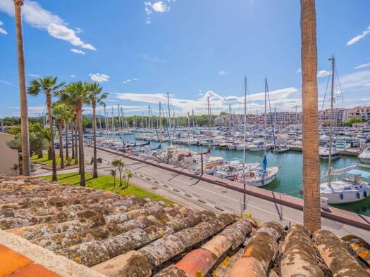 Appartement à vendre 485 000 € 3 pièces 2 chambres 63 m² Étage 1/3 Ouest Cogolin 83310