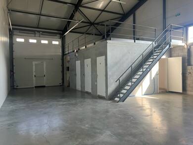 Local commercial à louer 1 700 € 180 m² de surface de vente Arbin 73800