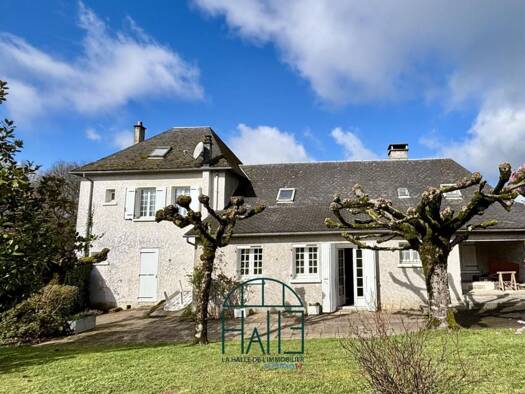 Maison de ville à vendre 212 000 € 9 pièces 5 chambres 180 m² 1 560 m² de terrain Arnac-Pompadour 19230