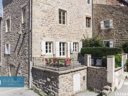 Château à vendre 235 000 € 7 pièces 5 chambres 190 m² 151 m² de terrain Apinac 42550