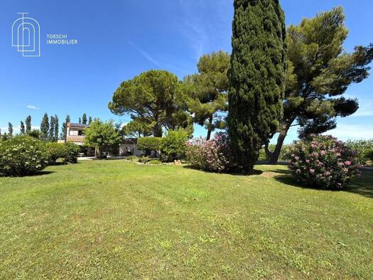 Maison à vendre 840 000 € 7 pièces 5 chambres 215 m² 4 945 m² de terrain Centre Ville-Mejan-La Cité Arles 13200