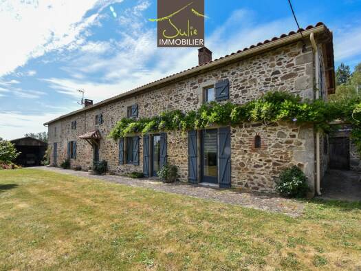 Maison à vendre 336 000 € 9 pièces 5 chambres 260 m² 3 900 m² de terrain Combrand 79140