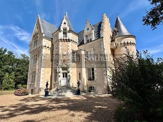 Château à vendre 1 600 000 € 8 pièces 6 chambres 323 m² 240 000 m² de terrain Genillé 37460
