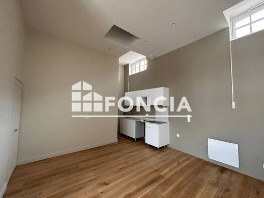 Appartement à louer 830 € 3 pièces 2 chambres 63,8 m² 1er étage Petite Couronne Riom 63200