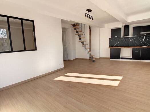 Duplex à louer 760 € 4 pièces 3 chambres 70 m² Dernier étage, Étage 3/3 Salernes 83690