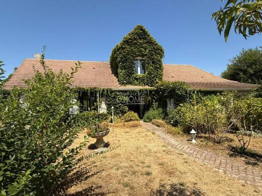 Maison à vendre 416 000 € 5 pièces 3 chambres 207 m² 2 835 m² de terrain Marles-en-Brie 77610