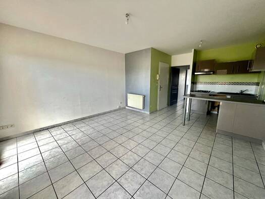 Appartement à louer 685 € 2 pièces 1 chambre 45 m² Étage 2/3 Montbernier Bourgoin-Jallieu 38300