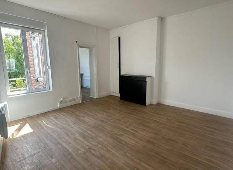 Appartement à louer 460 € 3 pièces 2<br/>chambres 55,6 m²<br/>superficie 2ème<br/>étage Centre Ville Vierzon 18100
