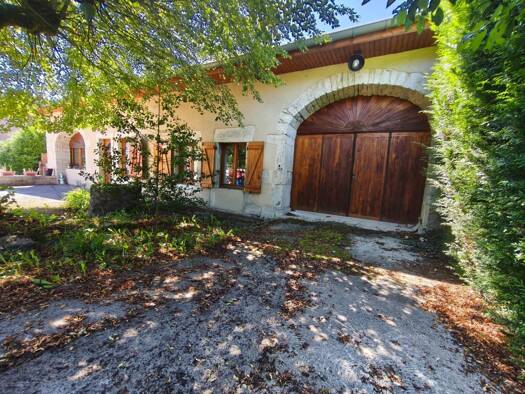 Maison à vendre 276 000 € 7 pièces 5 chambres 119 m² 1 469 m² de terrain La Chapelle-sur-Furieuse 39110