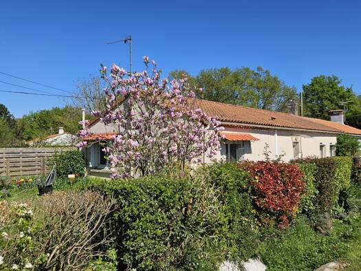 Maison à vendre 173 250 € 3 pièces 2 chambres 85 m² 530 m² de terrain St Julien des Landes 85150