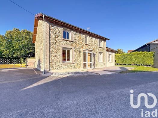 Maison à vendre 242 000 € 9 pièces 5 chambres 166 m² 2 000 m² de terrain Somme-Tourbe 51600