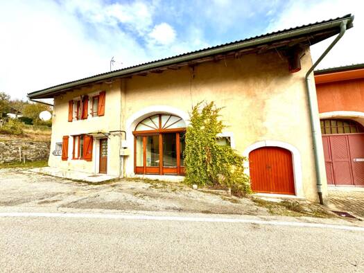 Maison à vendre 195 000 € 5 pièces 3 chambres 115 m² 180 m² de terrain Oyonnax 01100