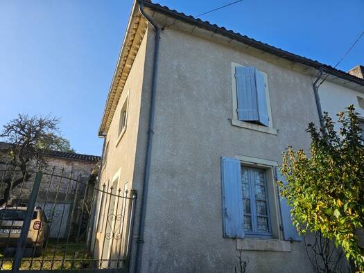 Maison à vendre 98 000 € 4 pièces 3 chambres 82 m² 731 m² de terrain Saint-Même-les-Carrières 16720