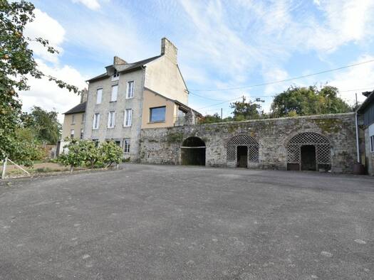 Maison à vendre 199 900 € 8 pièces 3 chambres 160 m² 1 686 m² de terrain Domfront en Poiraie 61700
