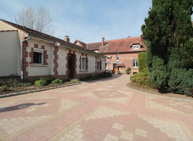 Maison à vendre 399 000 € 6 pièces 4<br/>chambres 175 m²<br/>superficie 3 393 m²<br/>terrain Choisy-Au-Bac 60750
