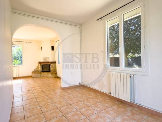 Maison de plain-pied à vendre 236 000 € 5 pièces 2 chambres 92 m² 974 m² de terrain Beauchastel 07800