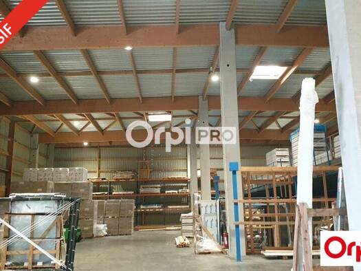 Local d'activités à louer 30 000 € 5 658 m² d'espace de stockage Avignon 84000