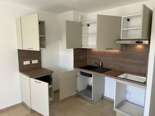 Appartement à louer 1 010 € 3 pièces 2 chambres 55,3 m² Étage 1/4 Counillier Valescure Fréjus 83600