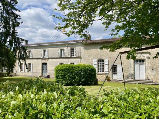 Château à vendre 800 000 € 13 pièces 4 chambres 725 m² 14 191 m² de terrain Saint-André-de-Lidon 17260