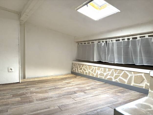 Maison à vendre 86 000 € 2 pièces 1 chambre 42 m² Varages 83670