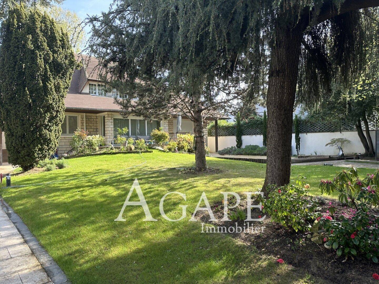 Maison à vendre, 346m², SAINT MAUR DES FOSSES