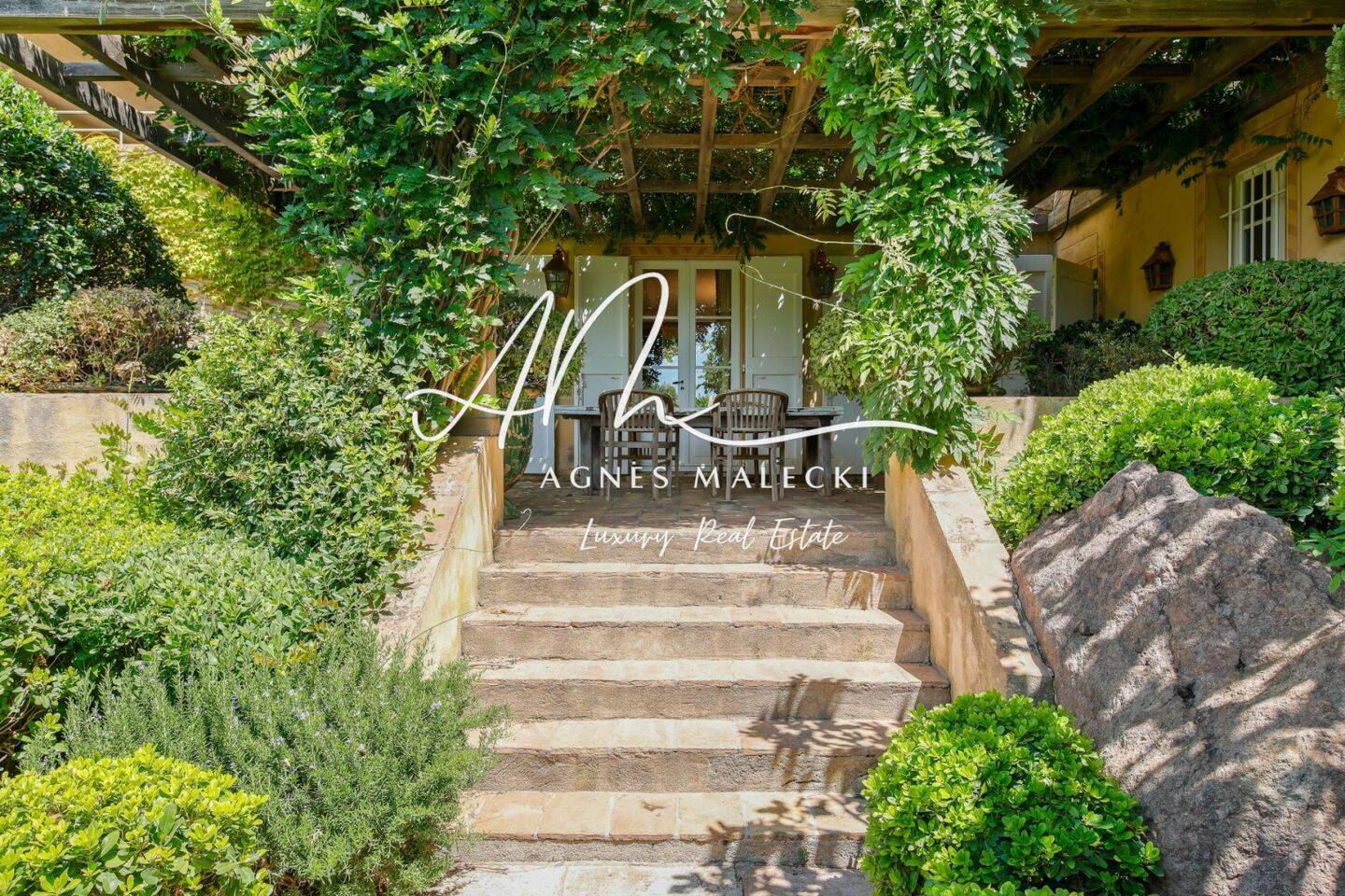 Maison à vendre, 460m², RAYOL CANADEL SUR MER