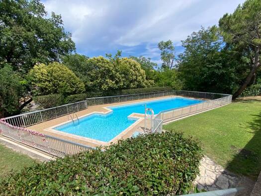 Appartement à vendre 205 000 € 3 pièces 2 chambres 71 m² Saint Claude (Canton Nord) Grasse 06130