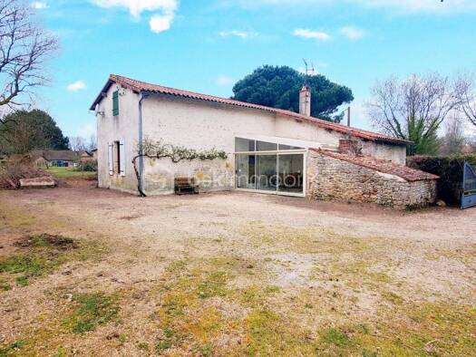 Maison de plain-pied à vendre 88 000 € 5 pièces 2 chambres 87 m² 1 200 m² de terrain Soudan 79800